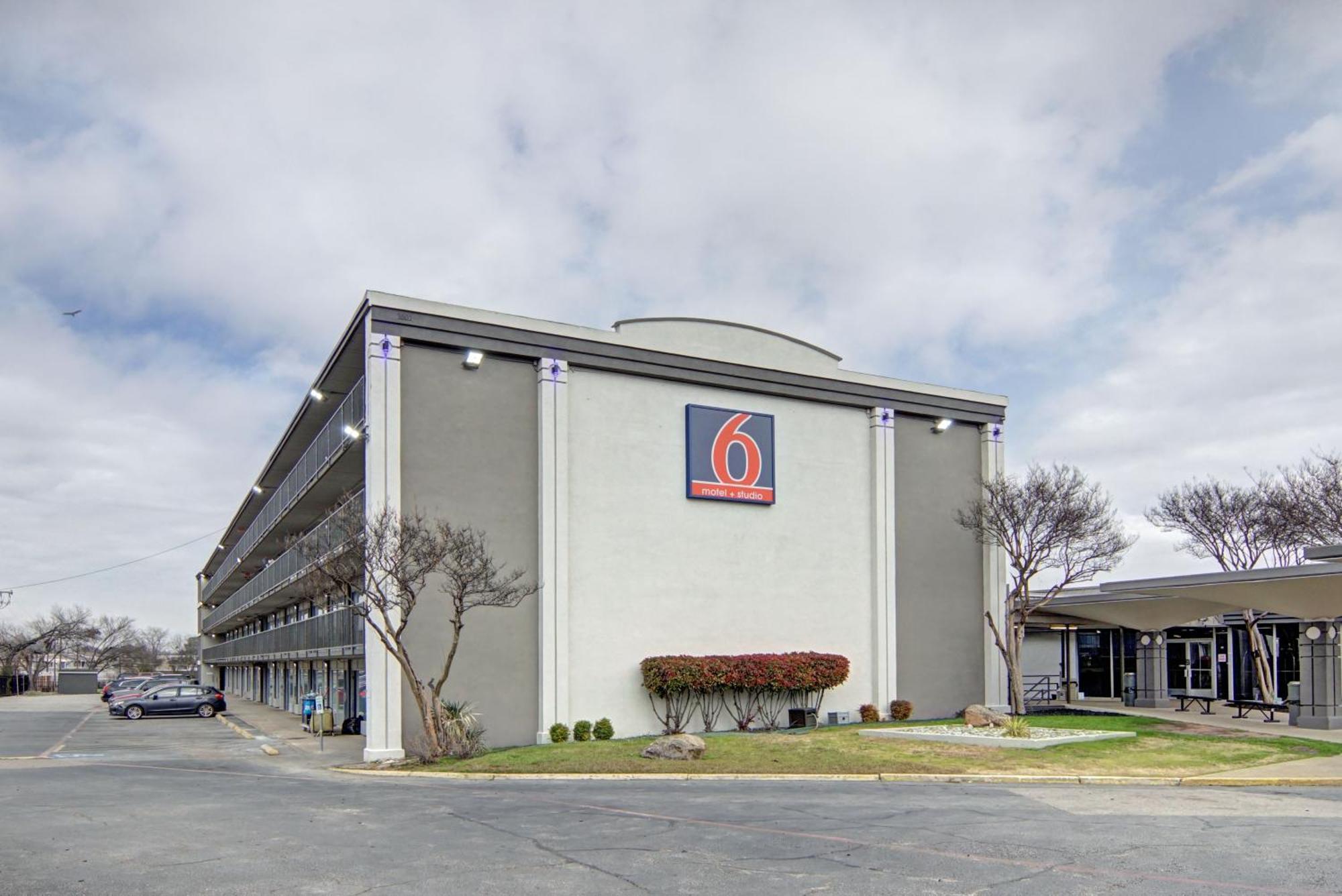 6 Mesquite, Tx Town East 2*