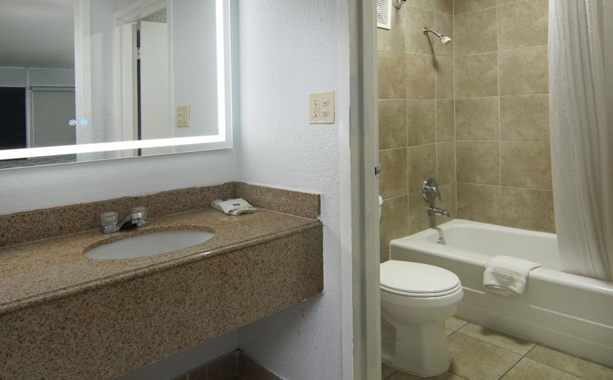 Hotel 6 Mesquite, Tx Town East 2*