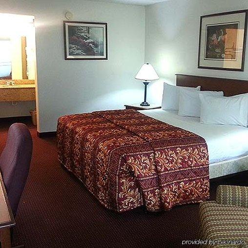 6 Mesquite, Tx Town East Hotel 2*