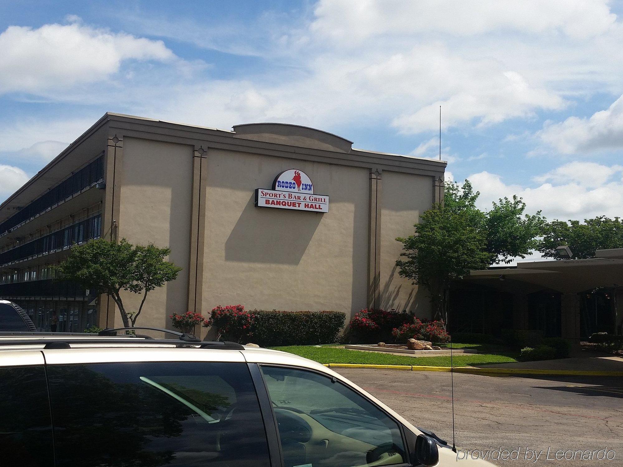 6 Mesquite, Tx Town East Hotel 2*